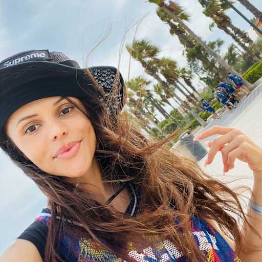 Profile image for pet sitter Dounia