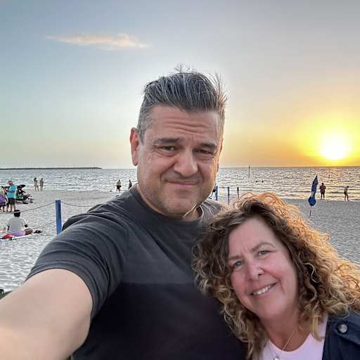 Profile image for pet sitters Amy & Alain