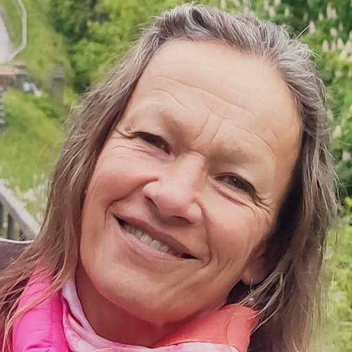 Profile image for pet sitter Edda Charlotte