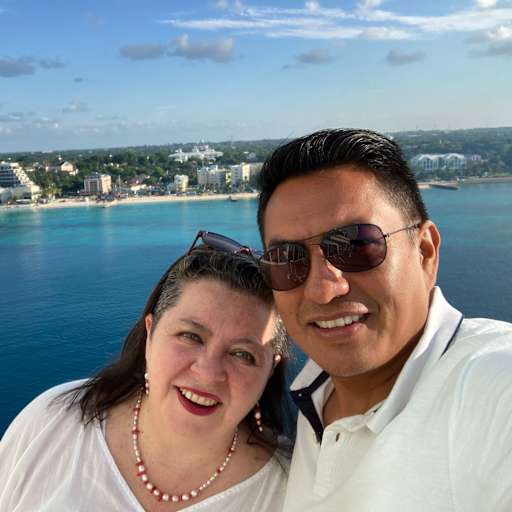 Profile image for pet sitters Fernando & Sandra 