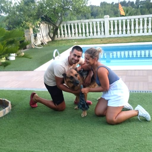 Profile image for pet sitters aroa & Ian 