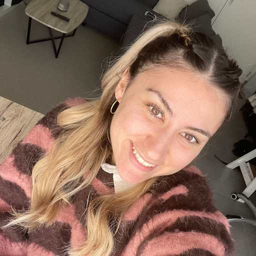 Profile image for pet sitter Elise