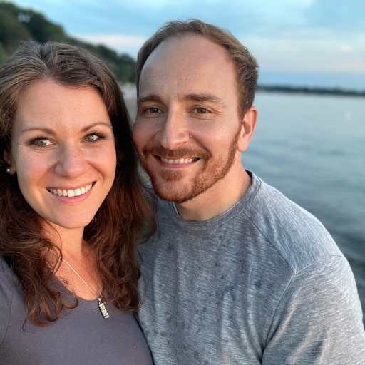 Profile image for pet sitters Mara & Charles