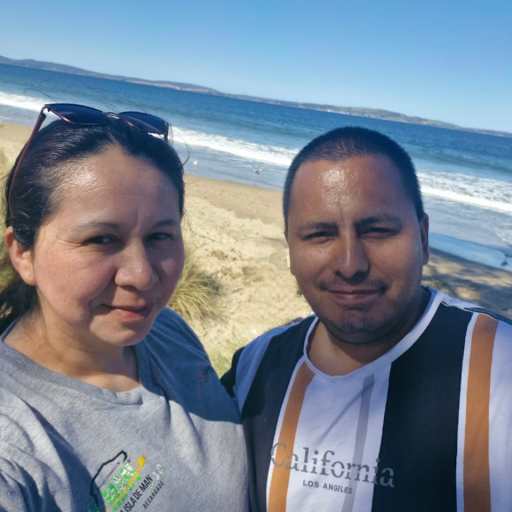Profile image for pet sitters Lili & Edisson