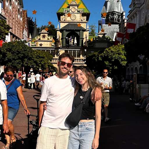 Profile image for pet sitters Angelina & Antoine