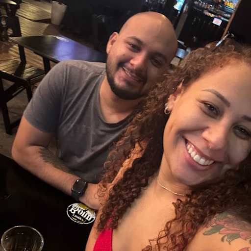 Profile image for pet sitters Ellen Cristina & Gabriel