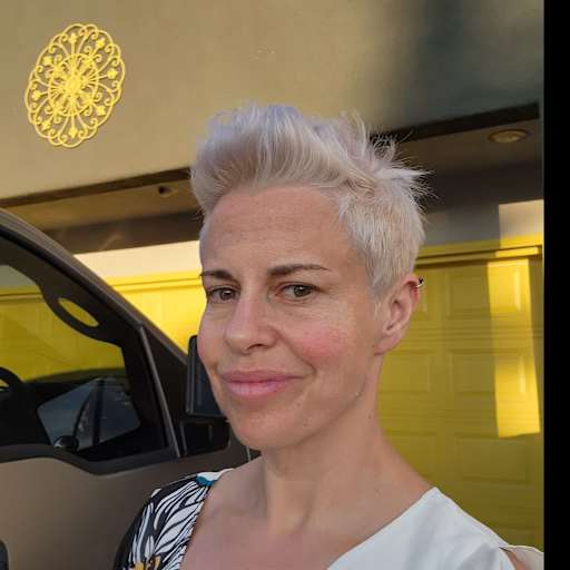 Profile image for pet sitters Elizabeth & Lovins