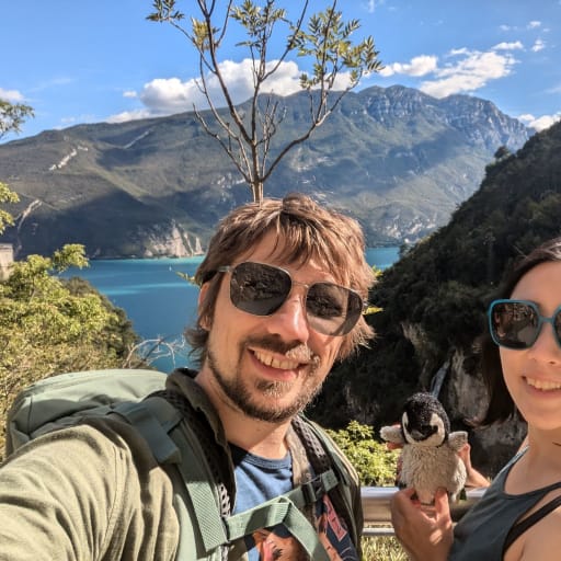 Profile image for pet sitters Yeni & Simon