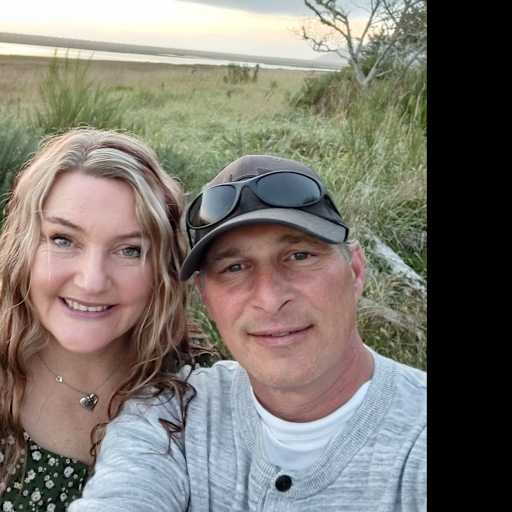 Profile image for pet sitters Robyn & Michael