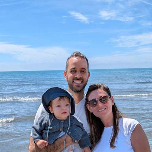 Profile image for pet sitters Alejandro & Lola