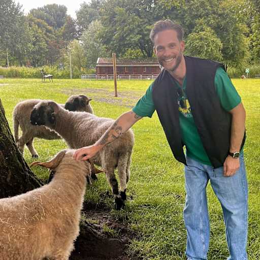 Profile image for pet sitter Bobby