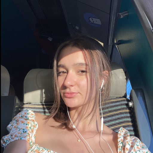 Profile image for pet sitter Elise