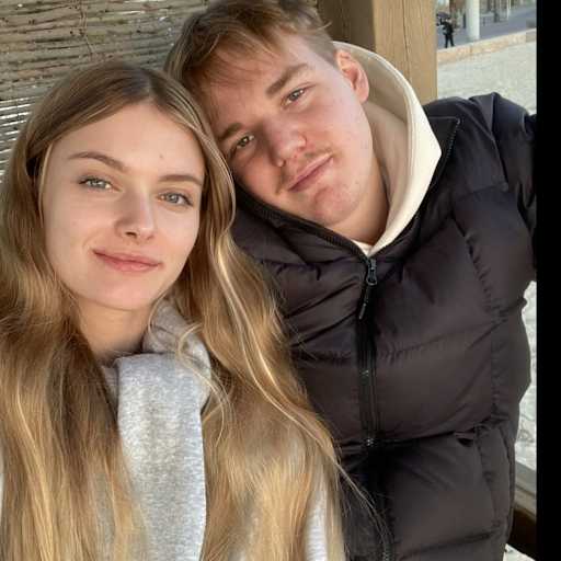 Profile image for pet sitters Sophie & Sven