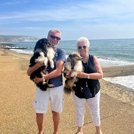 Profile image for pet sitters Yvonne & Barry