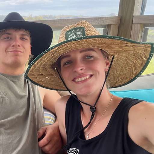 Profile image for pet sitters Olivia & Jared