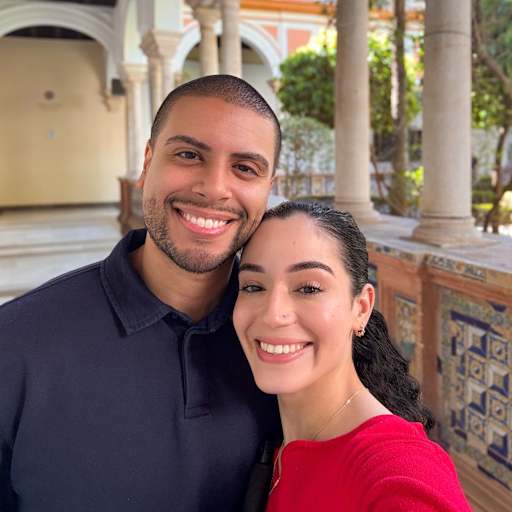 Profile image for pet sitters LJ & Thais