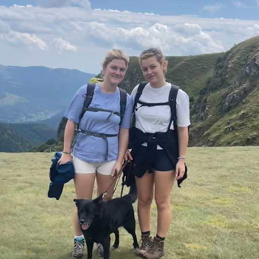 Profile image for pet sitters Lina & Paula