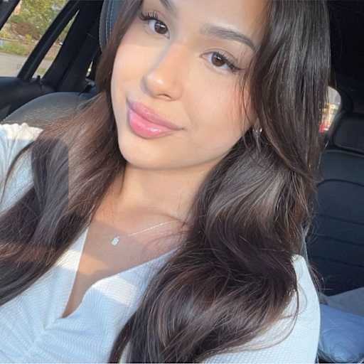 Profile image for pet sitter Maya