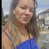 House sit pet parent - Good house clean and very comfortable close to shopping and station.