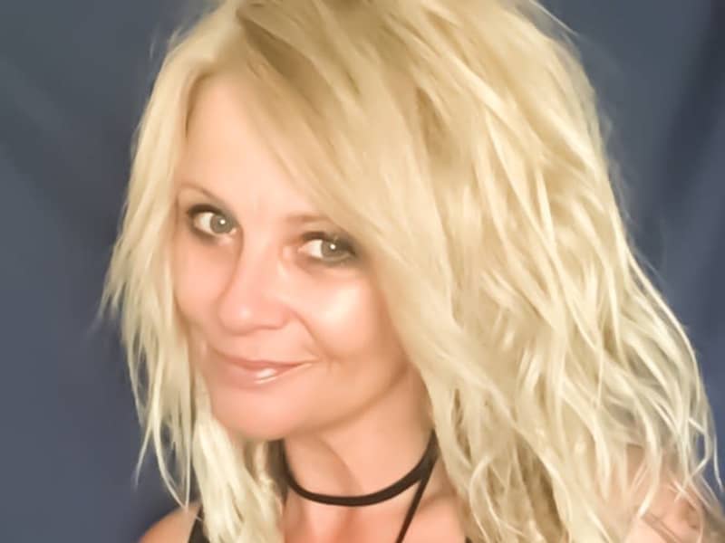 Lisa from Strathroy, Ontario, Canada