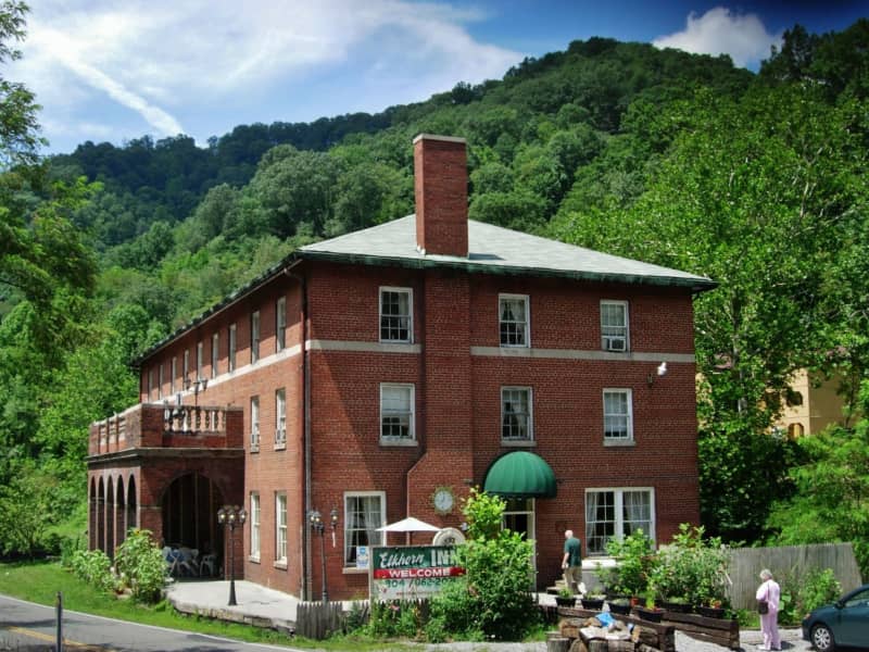 Housesitting assignment in Landgraff, West Virginia, United States