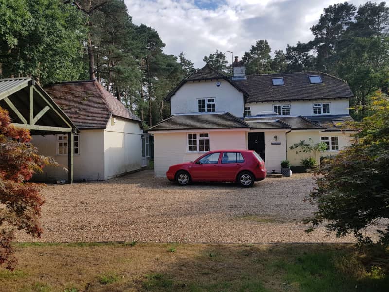 Housesitting assignment in Farnham, United Kingdom