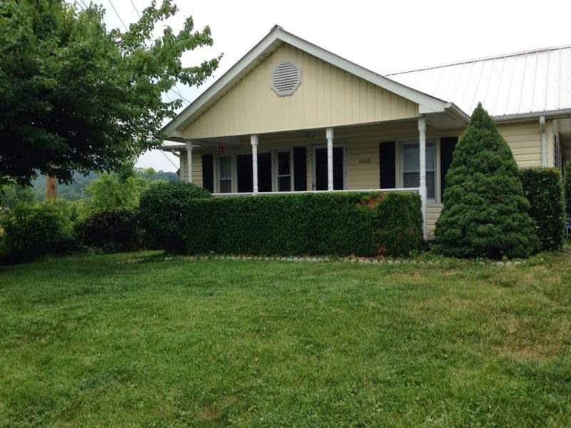 Housesitting assignment in Waynesville, North Carolina, United States
