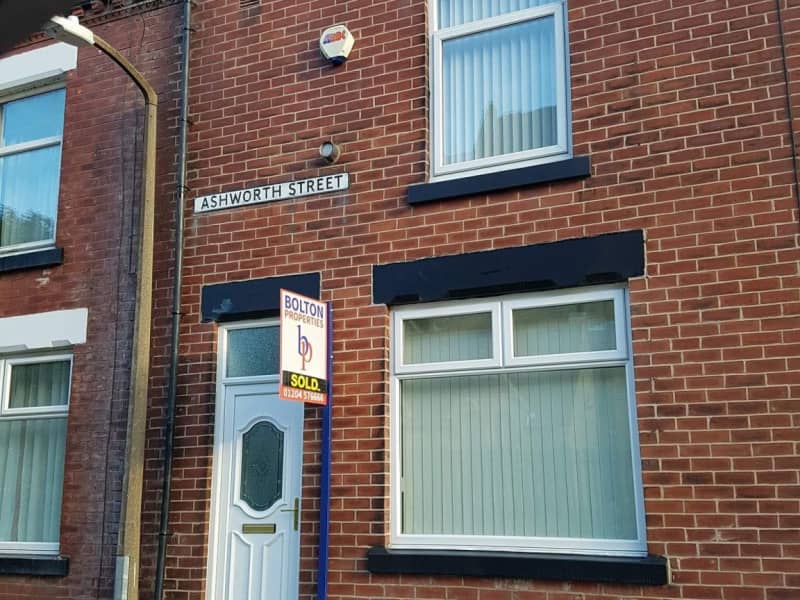 Housesitting assignment in Farnworth, United Kingdom