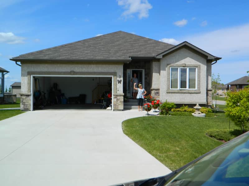 Housesitting assignment in Headingley, Manitoba, Canada