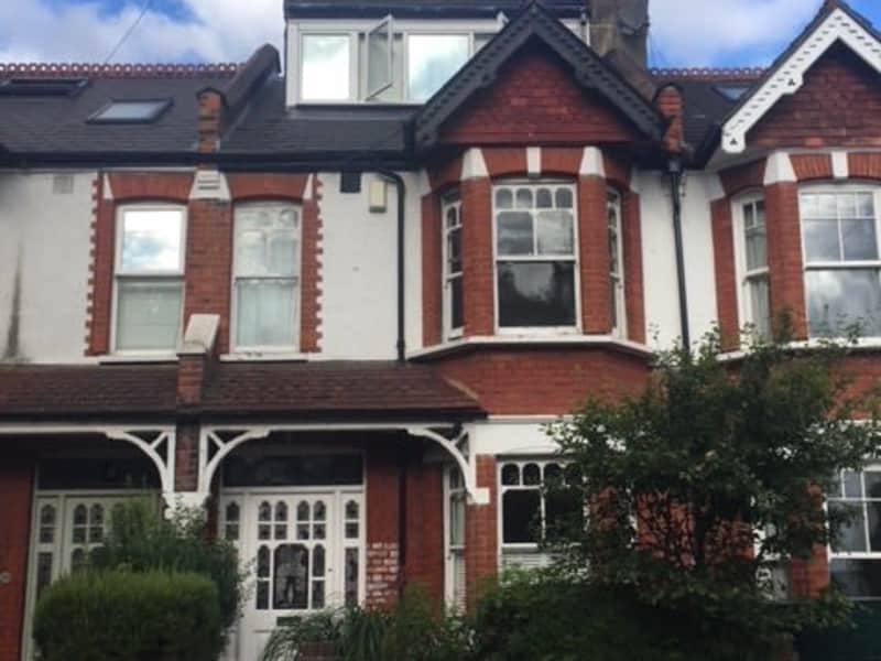 Housesitting assignment in Wimbledon Park, United Kingdom