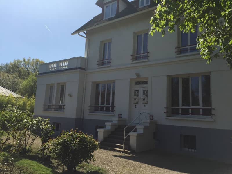 Housesitting assignment in Vaucresson, France