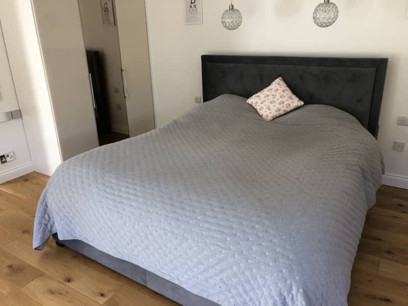 Housesitting assignment in Highcliffe, United Kingdom