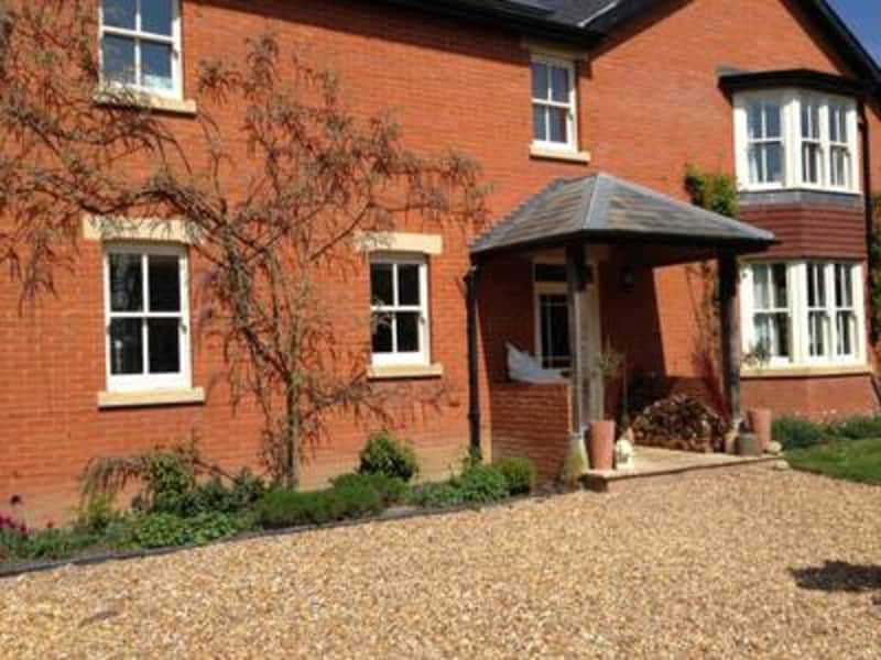 Housesitting assignment in Woodborough, United Kingdom