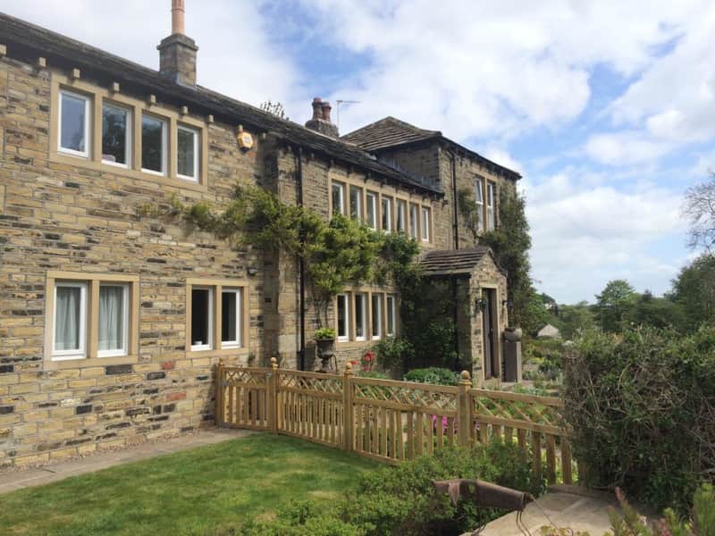 Housesitting assignment in Huddersfield, United Kingdom
