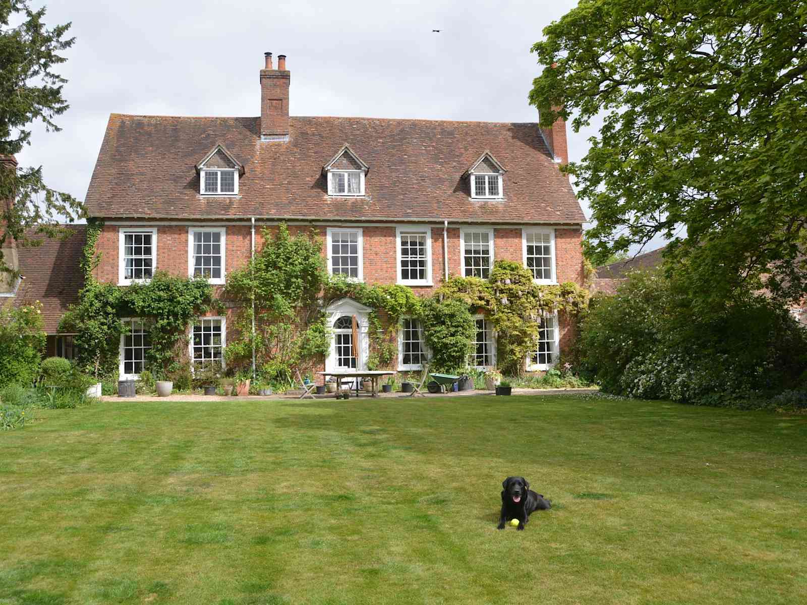 Housesitting assignment in Newbury, United Kingdom