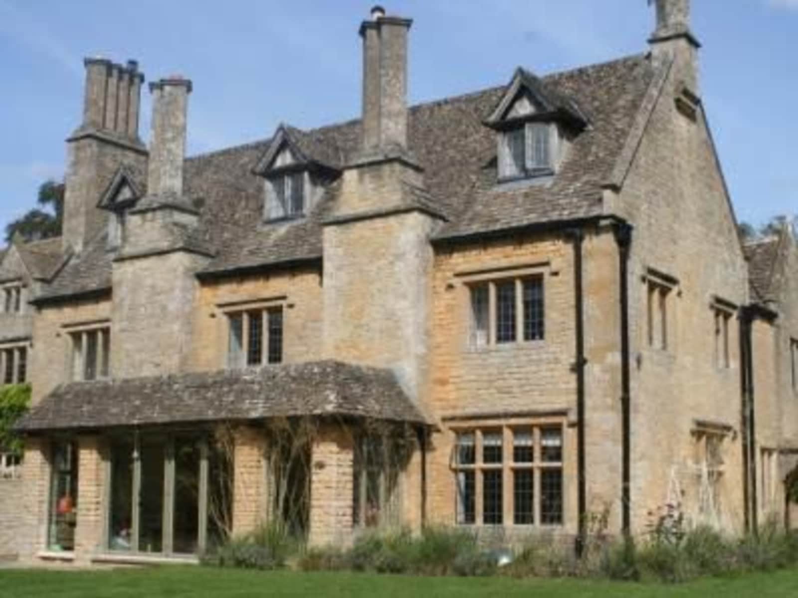 Housesitting assignment in Bourton on the Water, United Kingdom