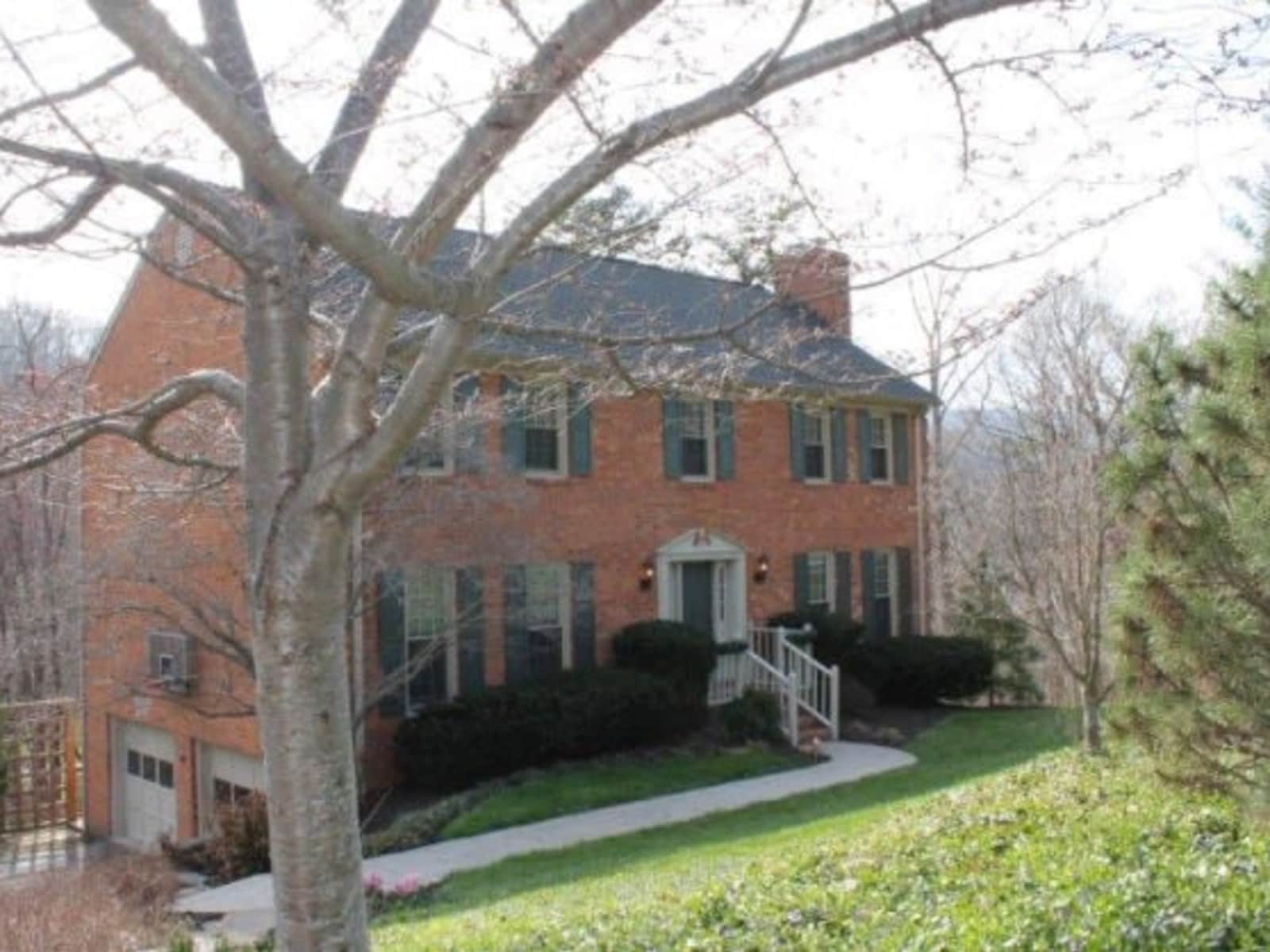 Housesitting assignment in Roanoke, Virginia, United States