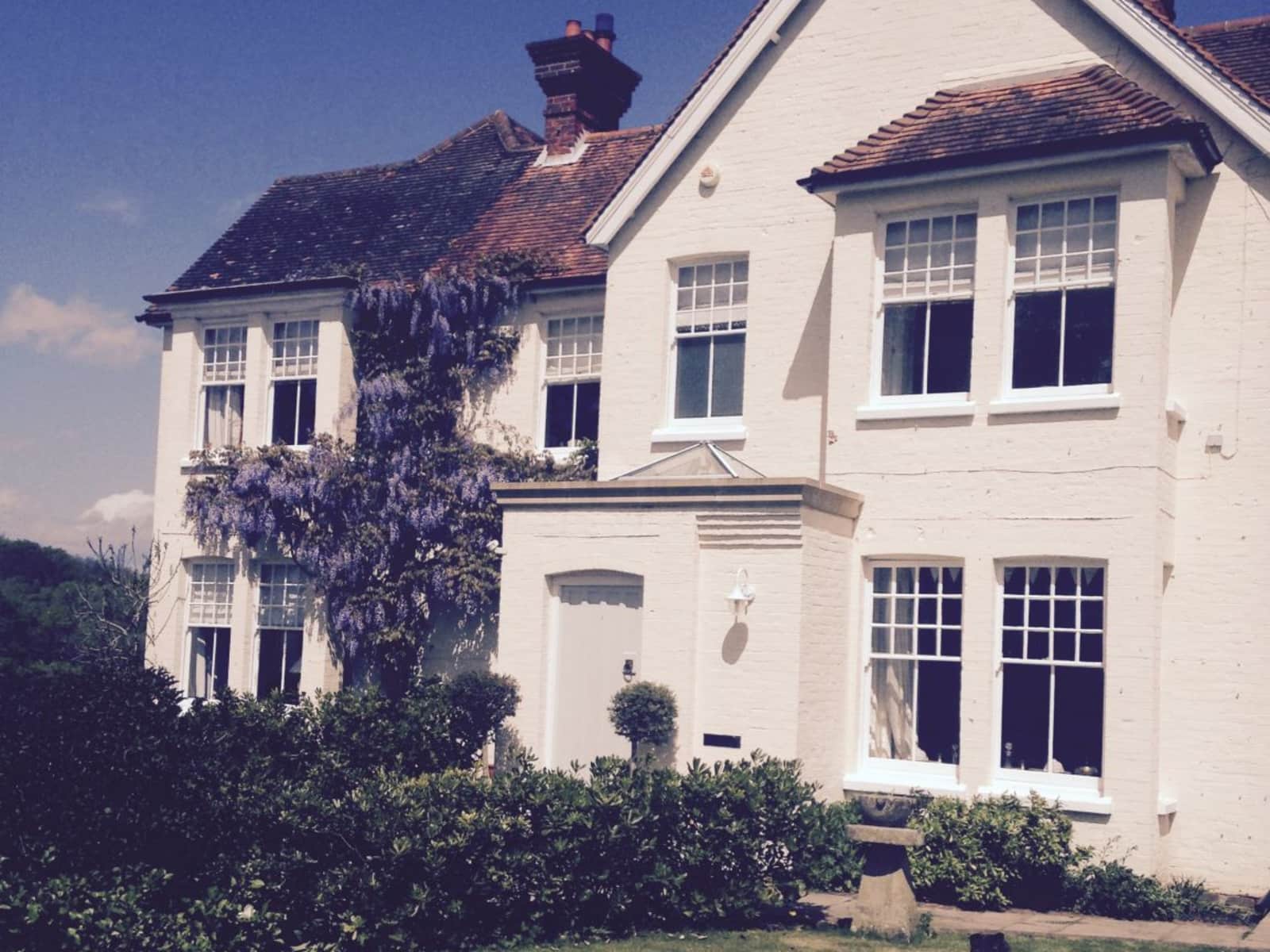 Housesitting assignment in Staplefield, United Kingdom