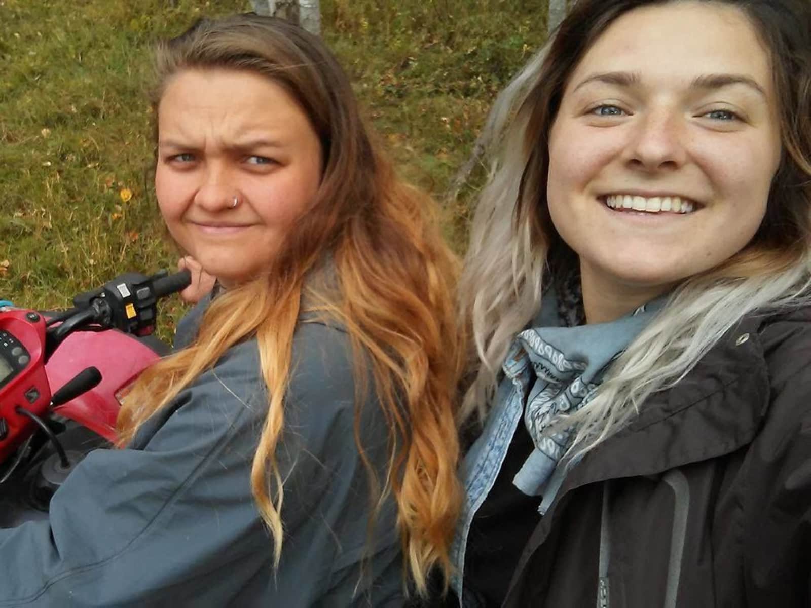 Camille & Noémie from Goldendale, Washington, United States
