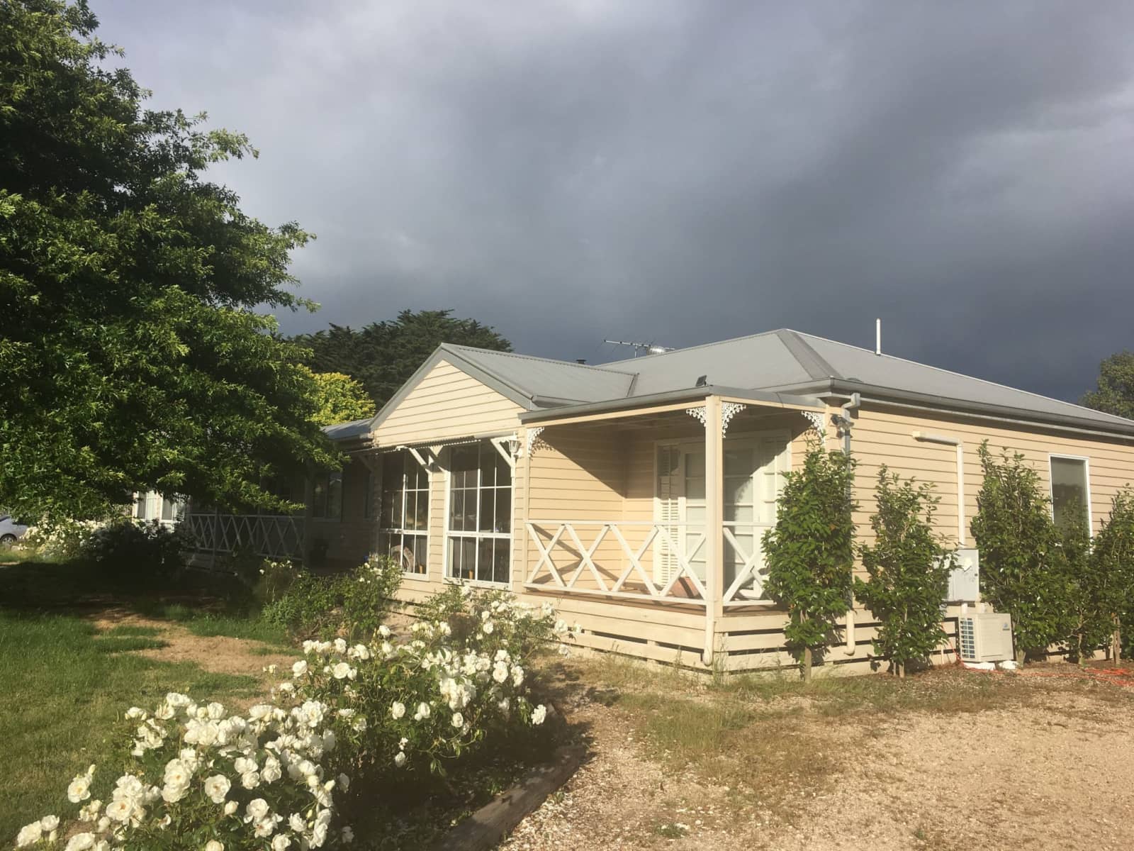 Housesitting assignment in Romsey, Victoria, Australia