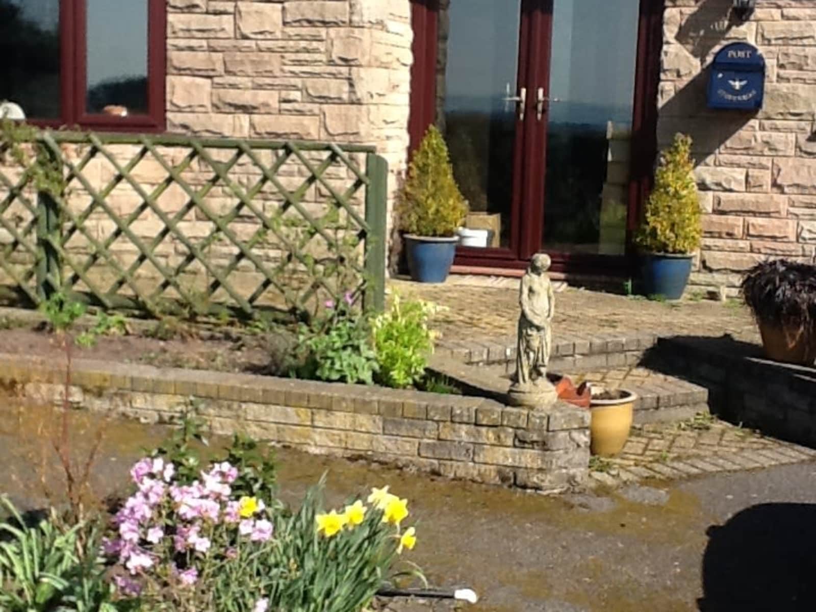 Housesitting assignment in Cheadle, United Kingdom