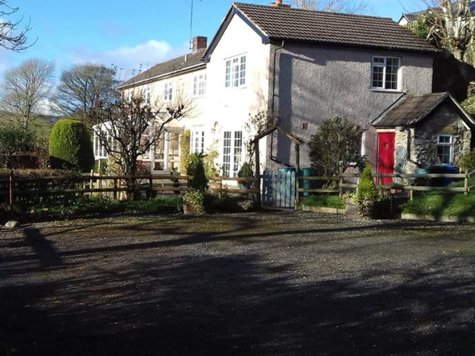 Housesitting assignment in Mold, United Kingdom