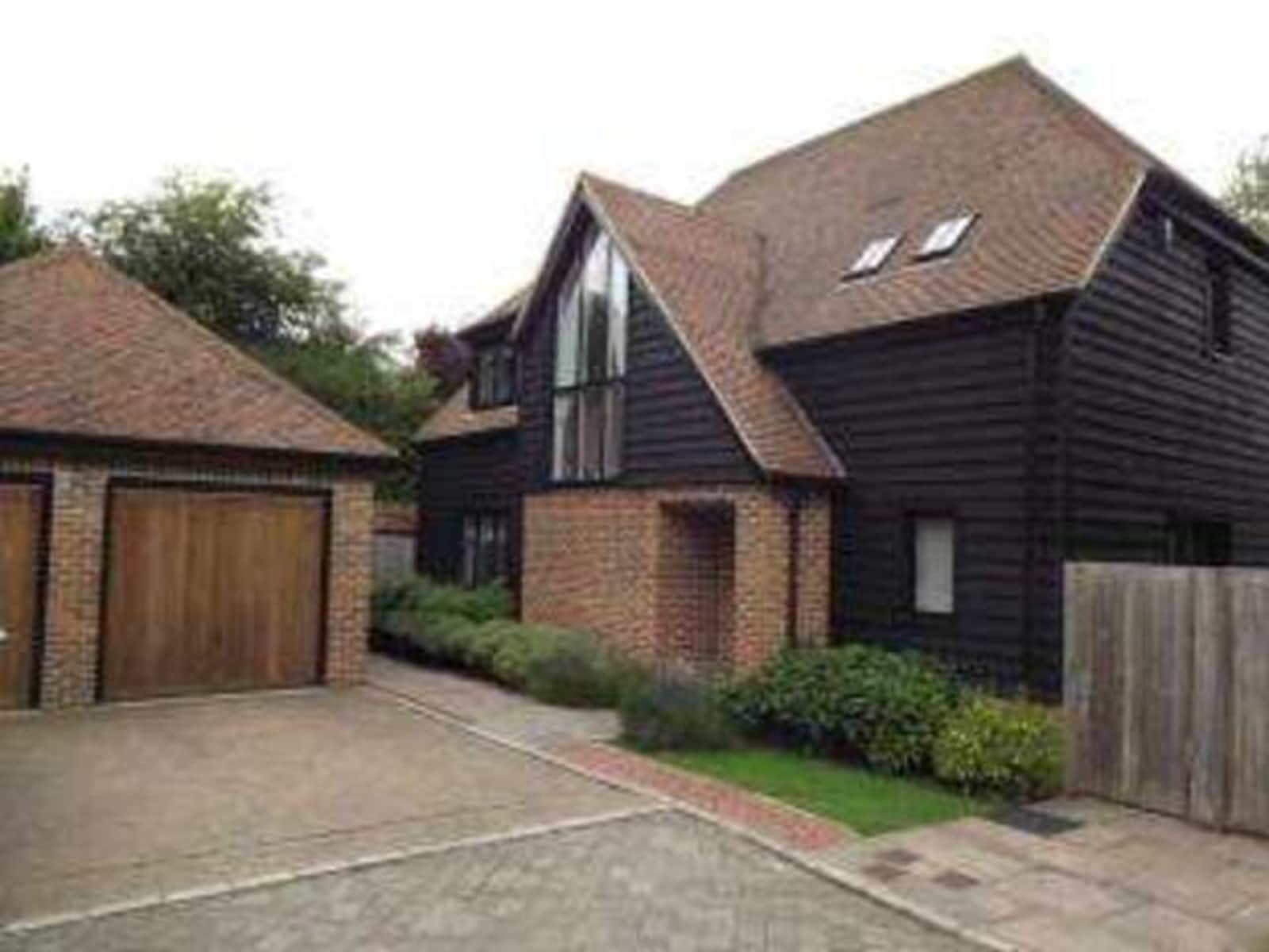 Housesitting assignment in Basingstoke, United Kingdom