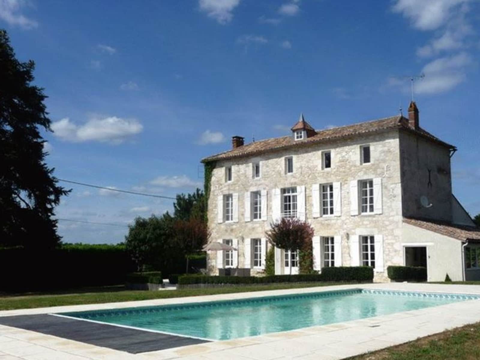 Housesitting assignment in Vélines, France
