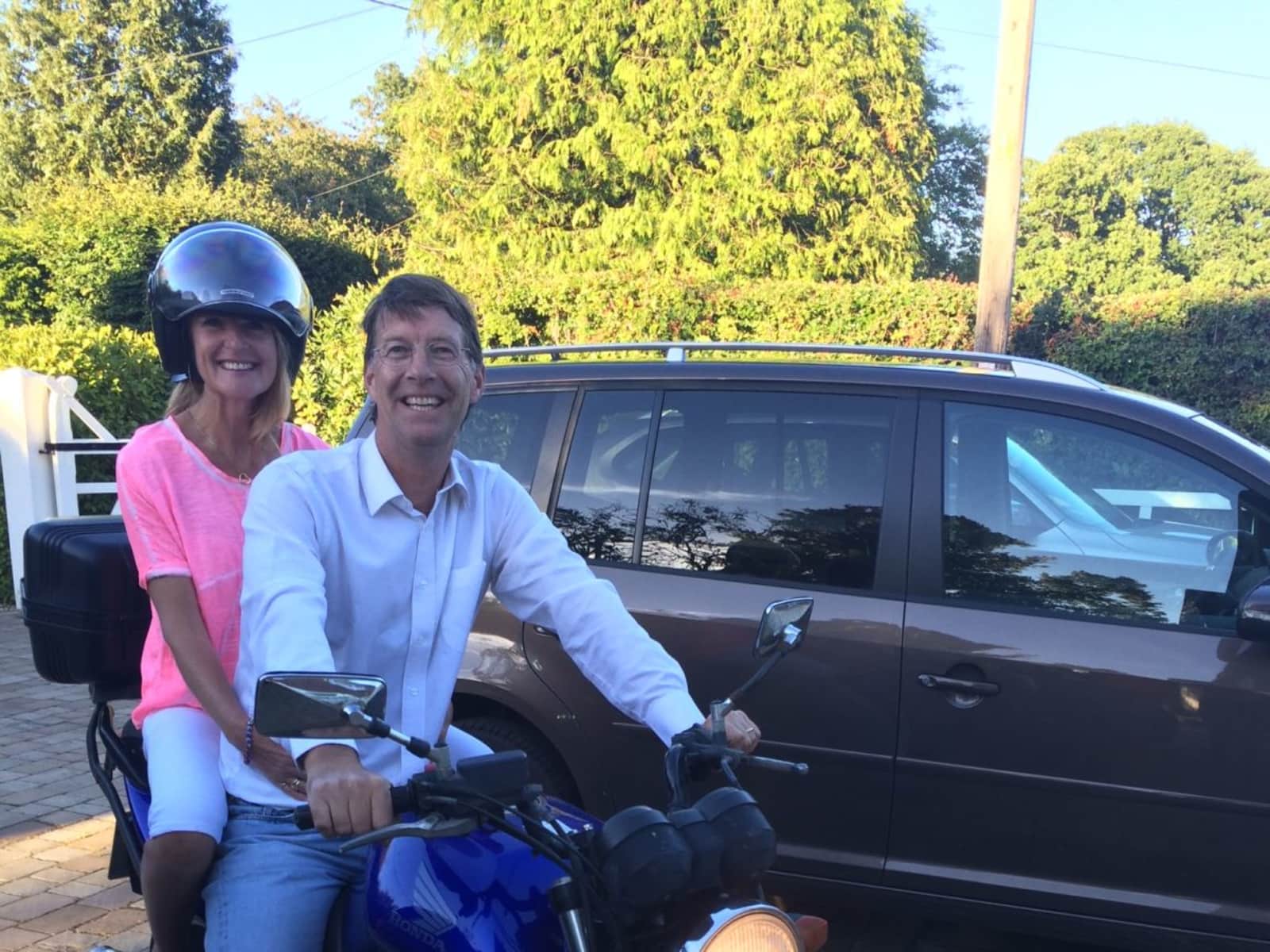 Lee & Georgina from Chiddingfold, United Kingdom