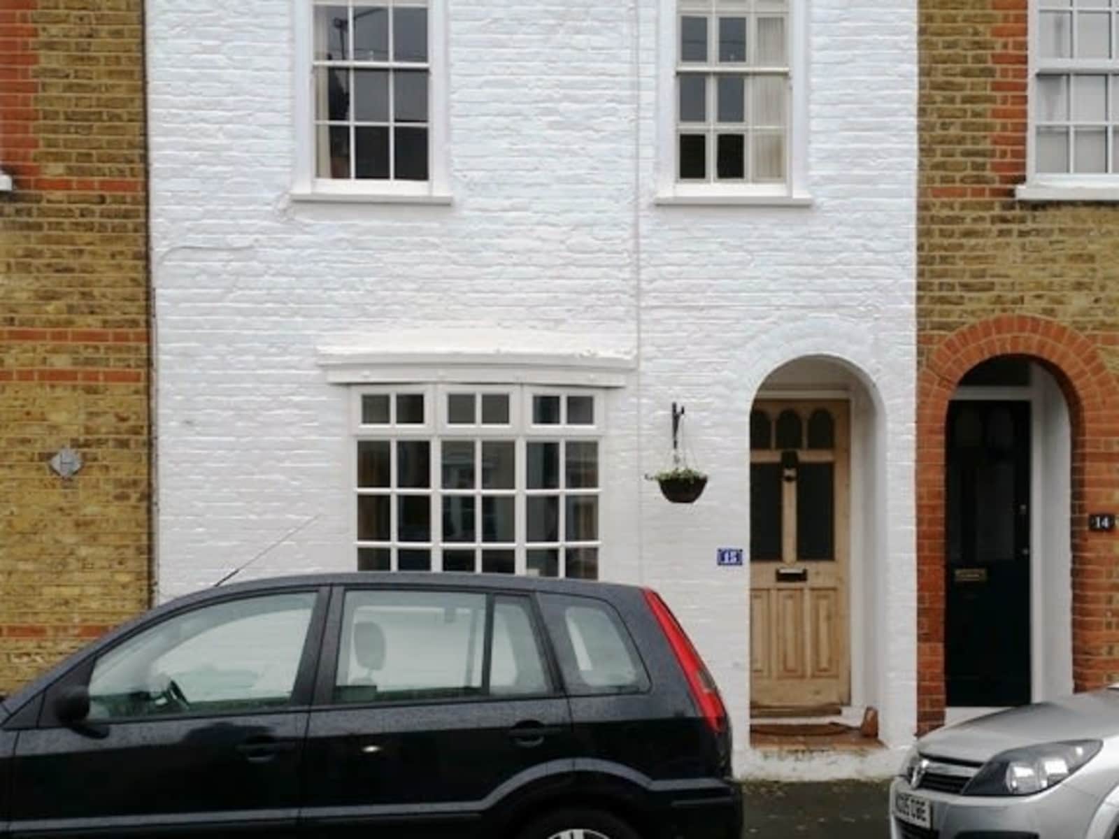 Housesitting assignment in Twickenham, United Kingdom