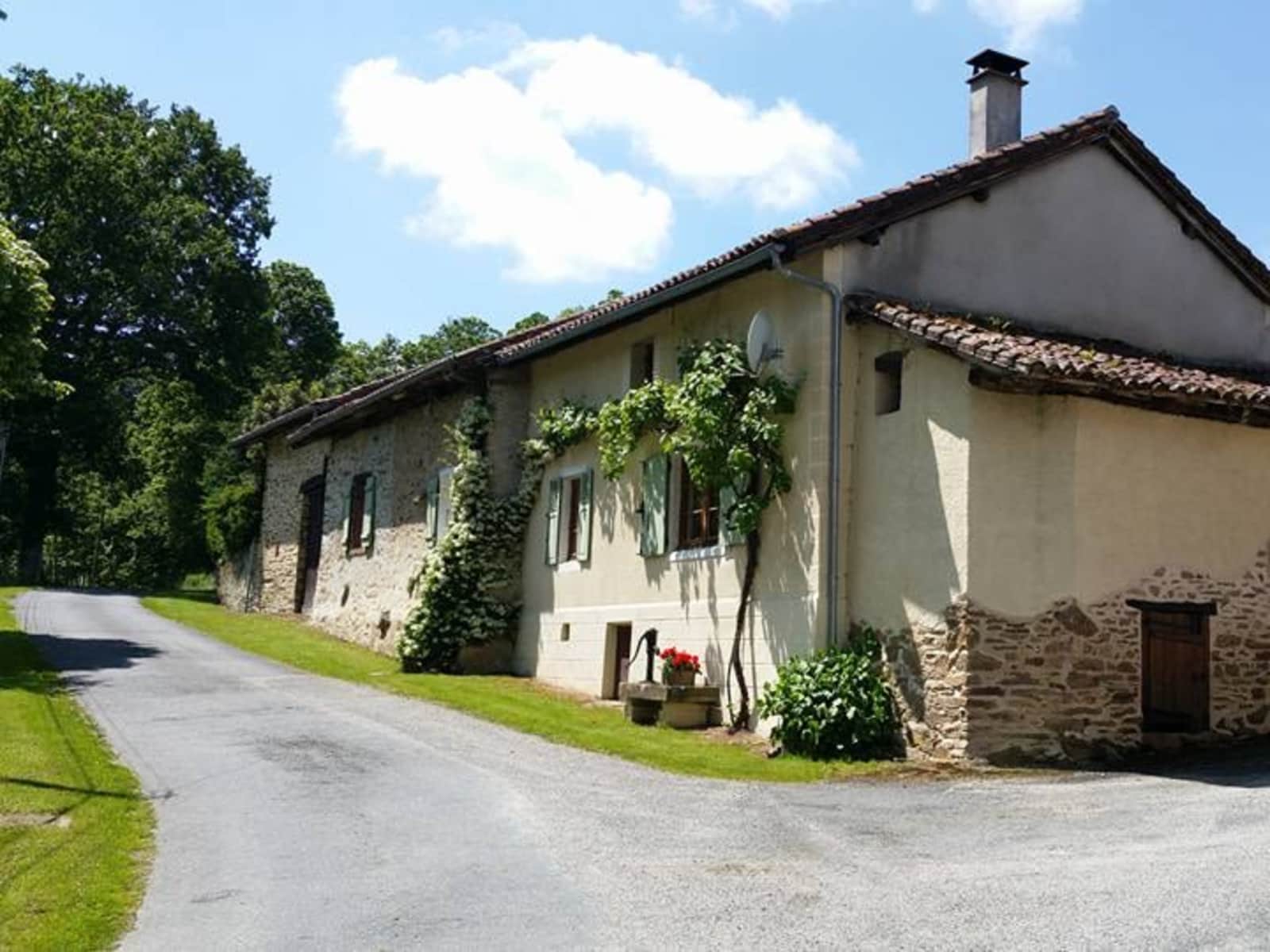 Housesitting assignment in Oradour-sur-Vayres, France