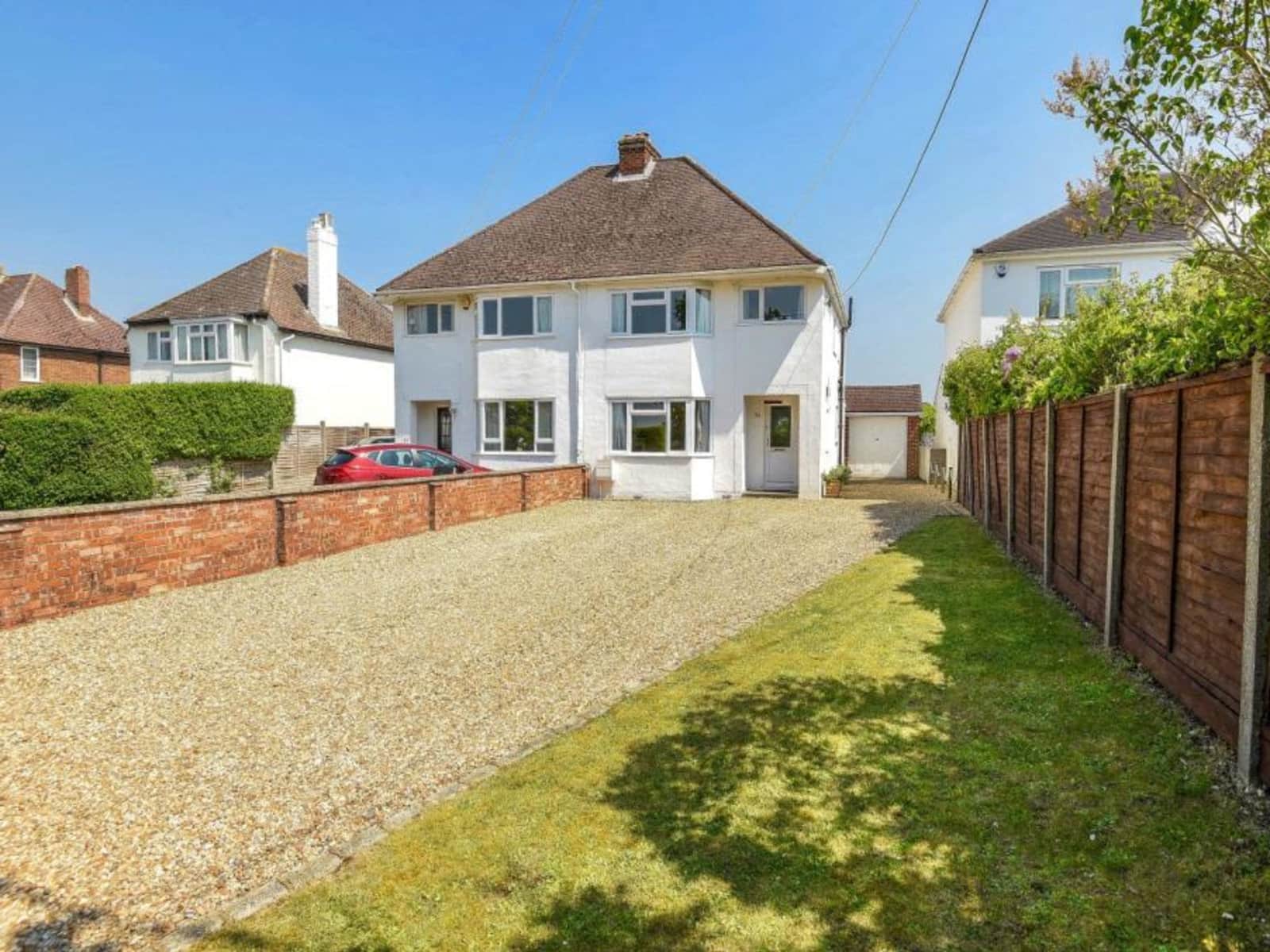 Housesitting assignment in Basingstoke, United Kingdom