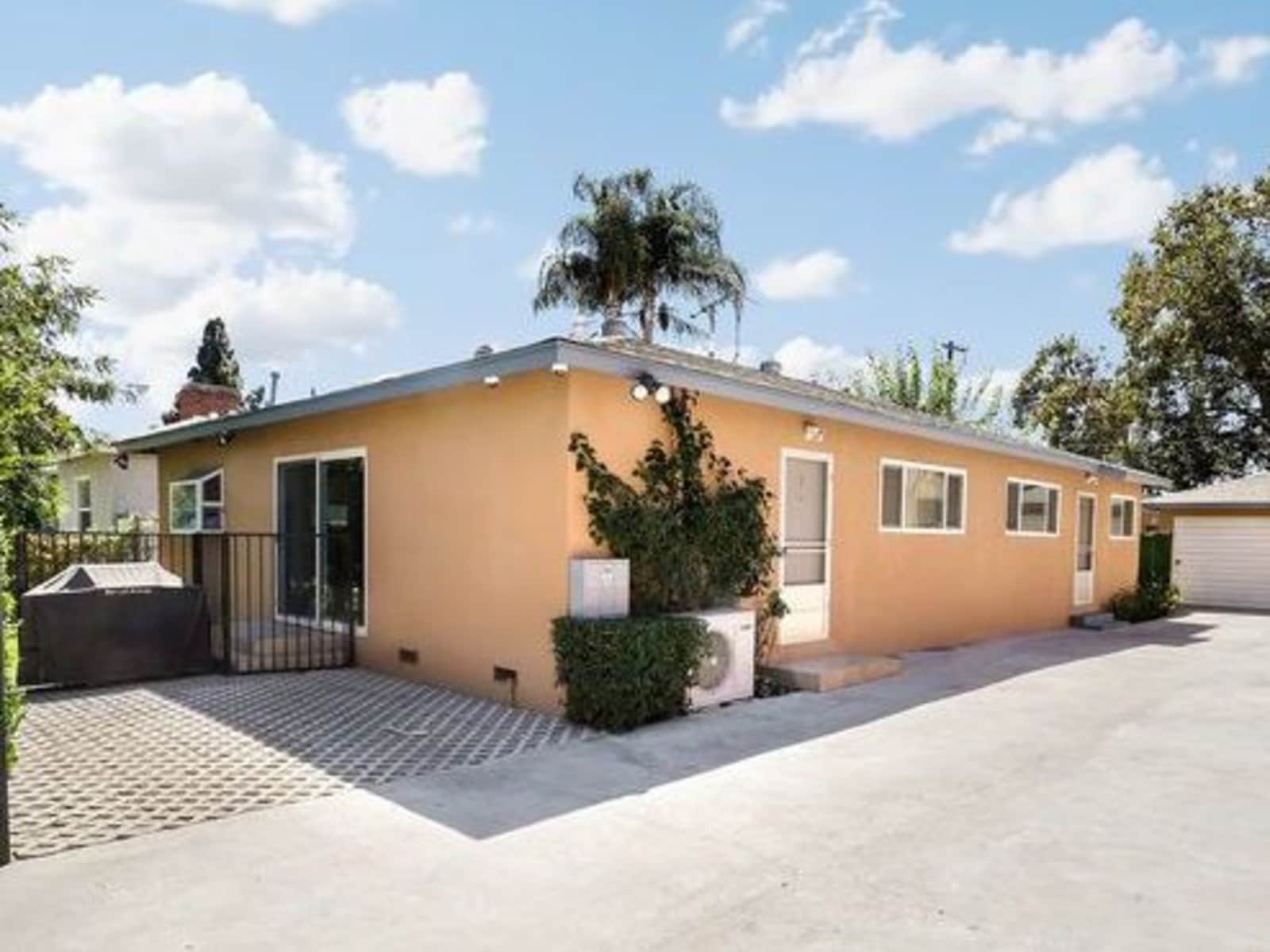 Housesitting assignment in North Hollywood, California, United States