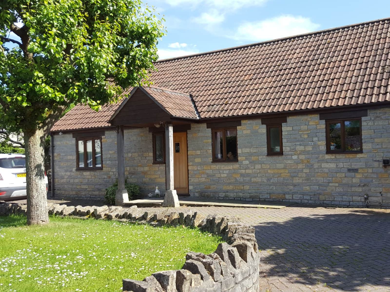 Housesitting assignment in Compton Dundon, United Kingdom